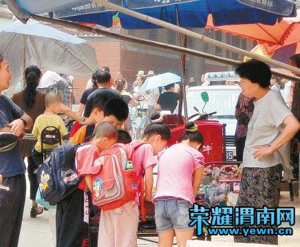 杂牌饮料冷饮热销渭南各小学门口 质量卫生安