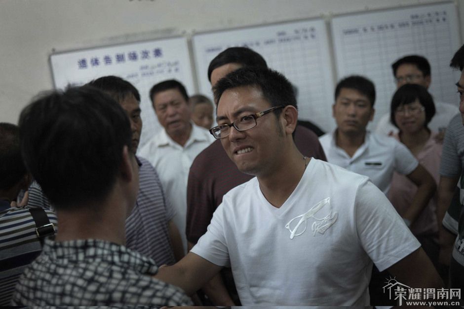 723动车事故-男子发动200名亲友寻亲获5死1伤