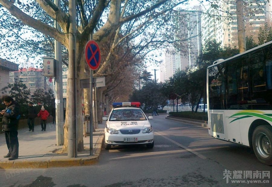 警车就可以 违反禁令标志 违法停车吗?