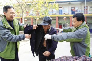 μ�Ͼ���վ������ͷ�Ѿ� ��ů�������ߡ�