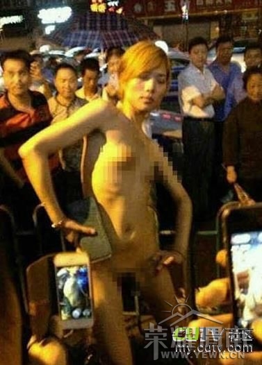 厦门某酒吧门口裸女走秀 -  百姓 生活 - 荣耀渭南