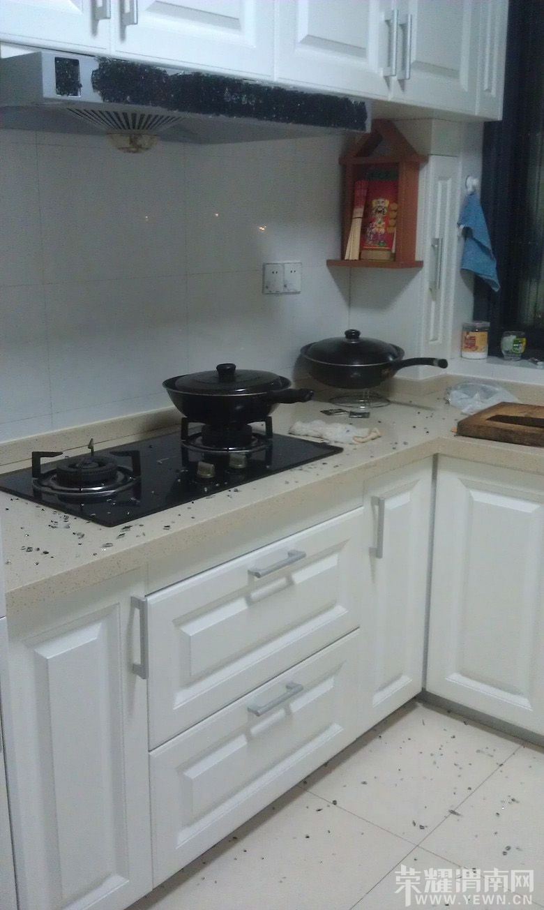 昨天家里用的老板牌油烟机爆炸,把我给吓死! -