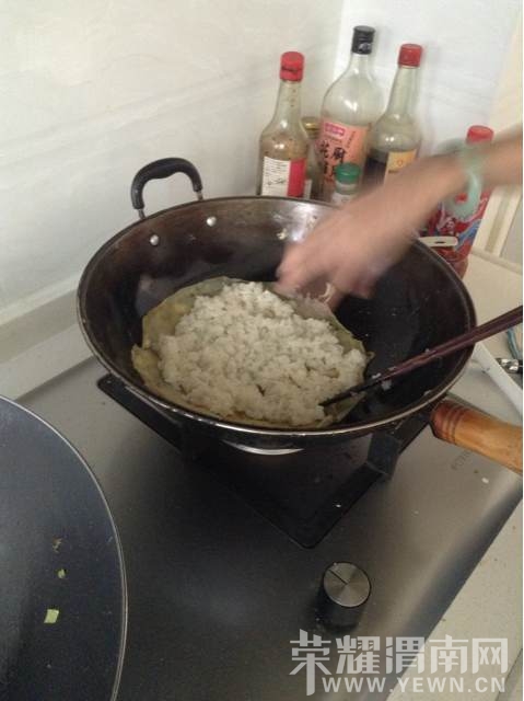 晒晒老妈在家做的武汉特产豆皮,附步骤噢