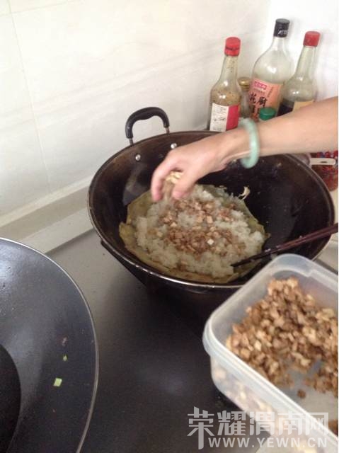 晒晒老妈在家做的武汉特产豆皮,附步骤噢