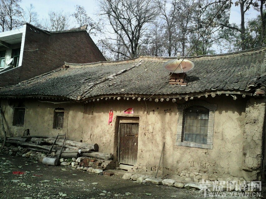 ���ĸ����ӵļң������ڸ��⹫����ס��һ��