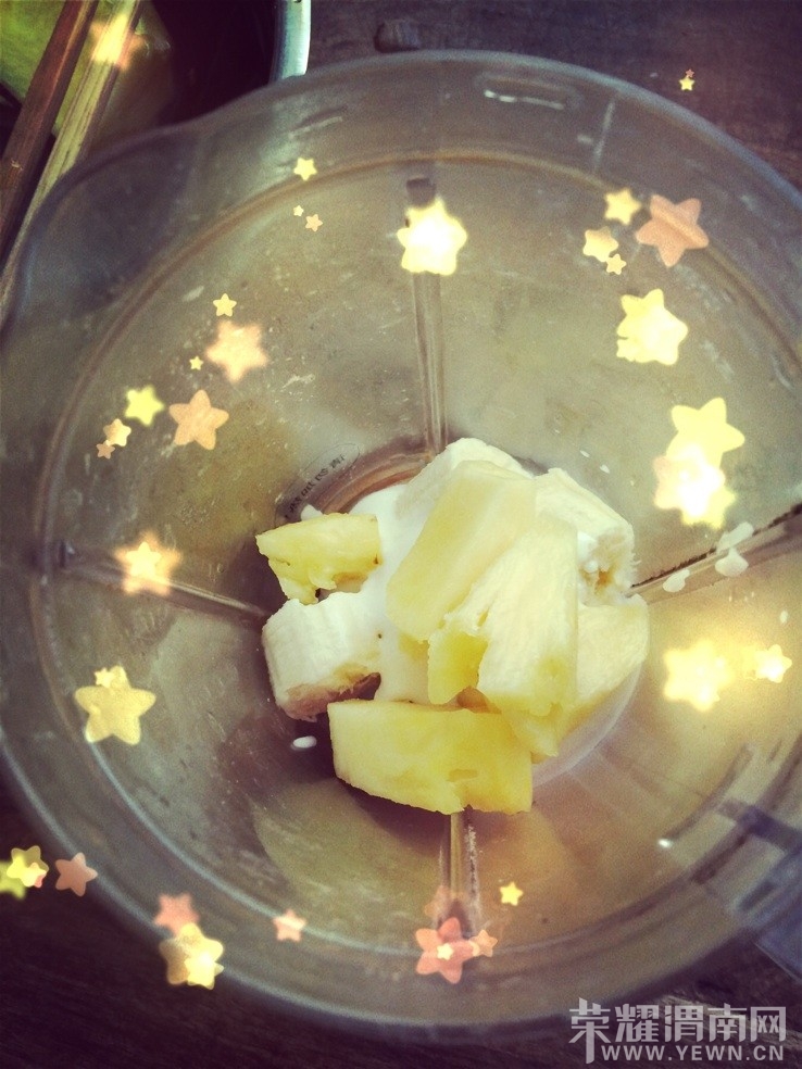 自制香蕉菠萝奶昔。 - 时尚生活 - 荣耀渭南网 -