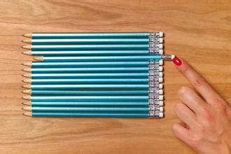 请爱护你身边的强迫症患者,他们为这个世界操