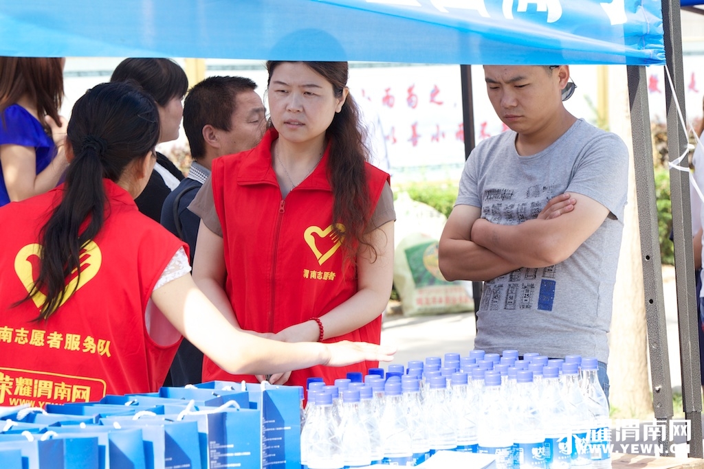 渭南2014年高考爱心助考志愿服务活动实验初