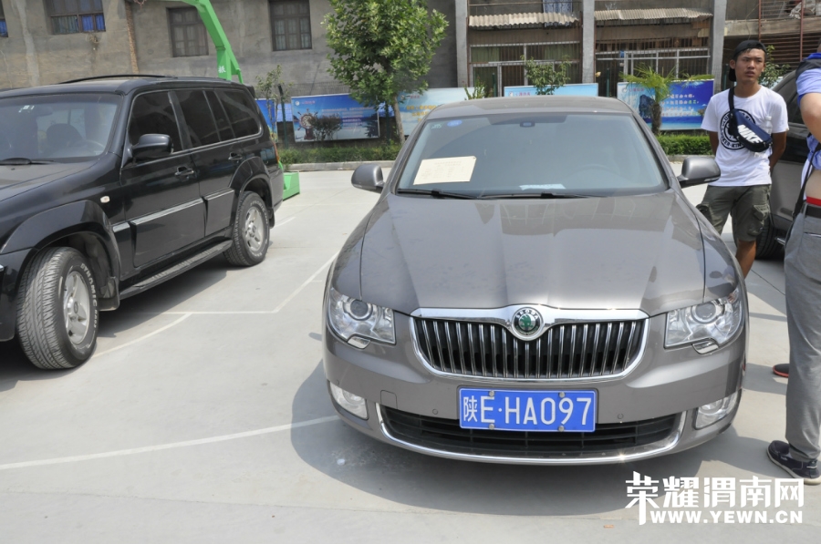 125712eblo89t55qmqqt8b.jpg