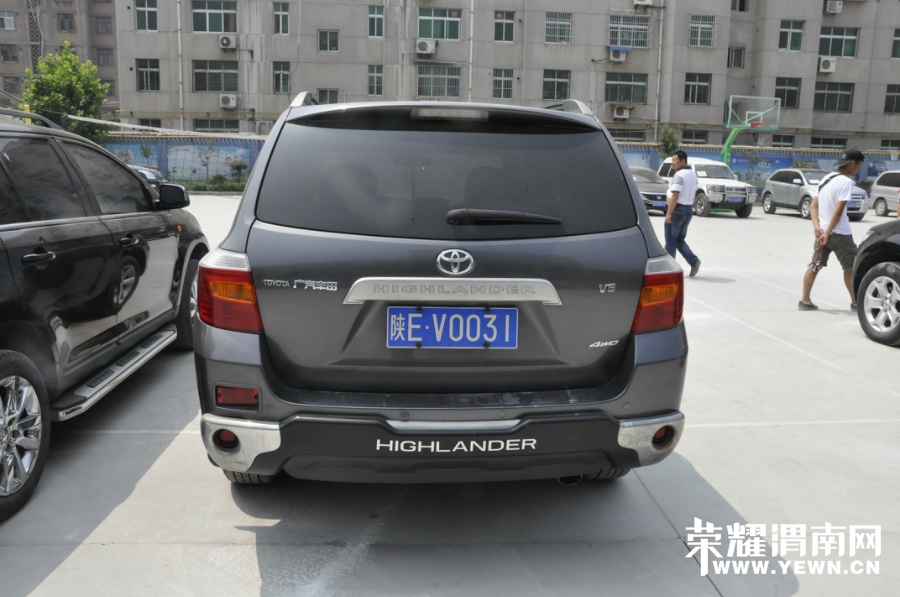 125744azefu2q8668gigqg.jpg