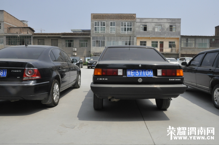 130151rz4bv11bxq11e6ic.jpg