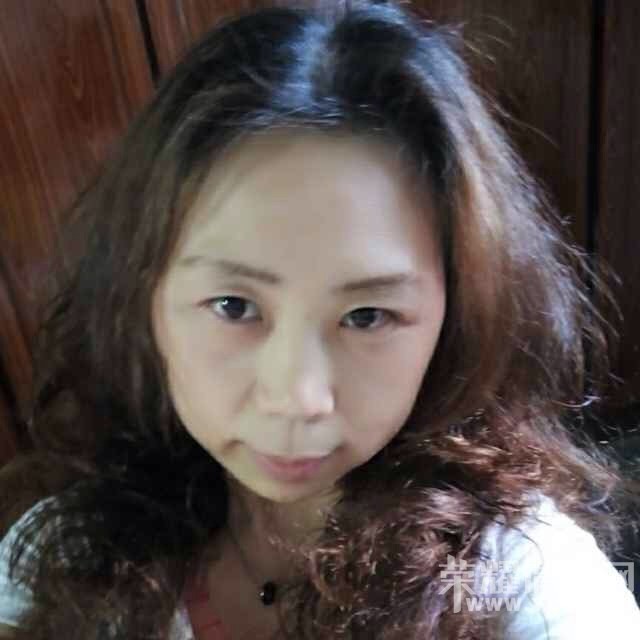 东风街图书馆旁侨汇小区的工作人员田小兰随意