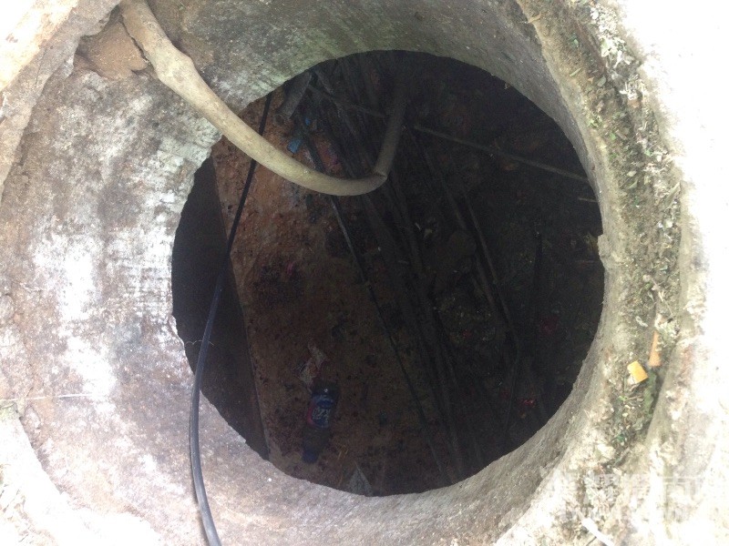 通信管道变污水井了 - 百姓生活 荣耀渭南网