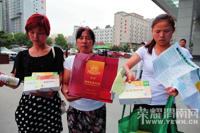 老人一口气买8千元保健品 5天只喝药不吃饭 -