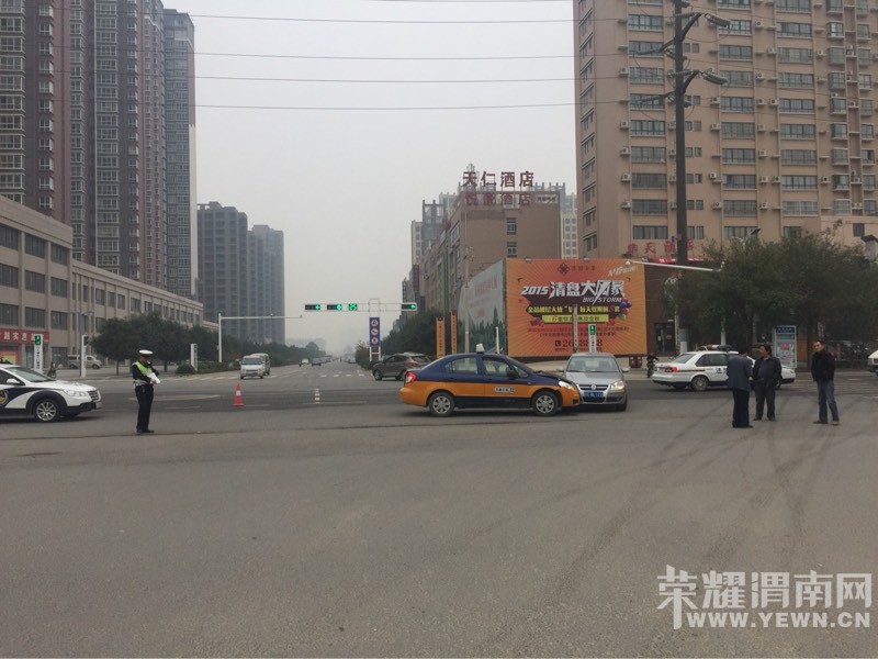 ����·������·ʮ�֣����⳵��һС����ײ��ֻ��˵��������զ