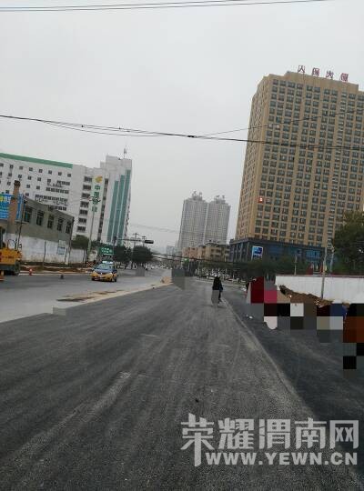 һ��·������·ʮ�ֱ���·���ˣ������˺ܶ�~