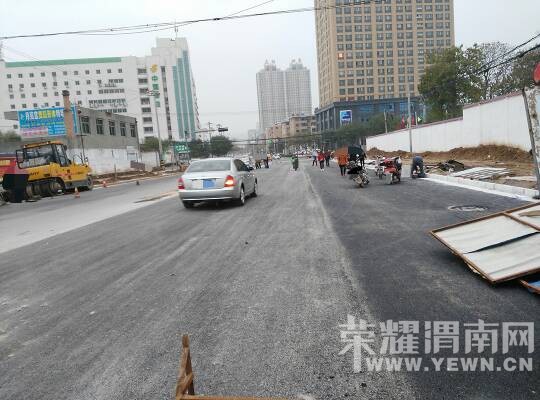 һ��·������·ʮ�ֱ���·���ˣ������˺ܶ�~