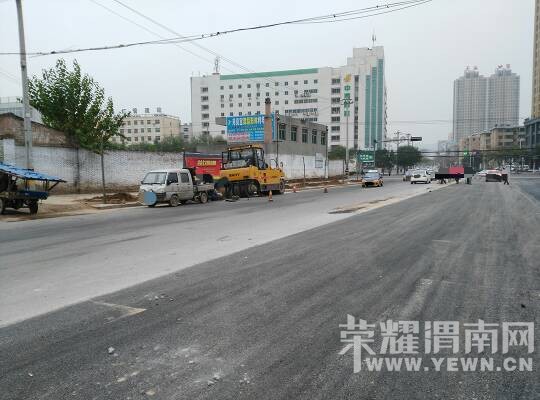 һ��·������·ʮ�ֱ���·���ˣ������˺ܶ�~