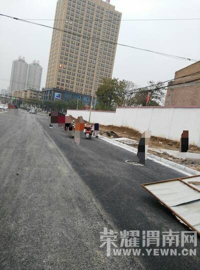 һ��·������·ʮ�ֱ���·���ˣ������˺ܶ�~