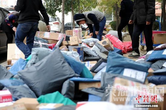 ��˫ʮһ����Ļ �ڵظ�У���ݡ���ݶ��š�