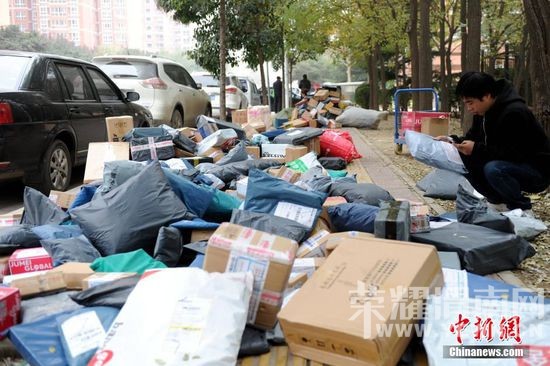 ��˫ʮһ����Ļ �ڵظ�У���ݡ���ݶ��š�