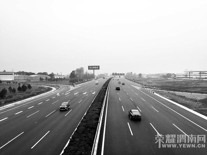 ������μ��ʵ��˫��8���� �������շ�վ�µ�ǰ��������