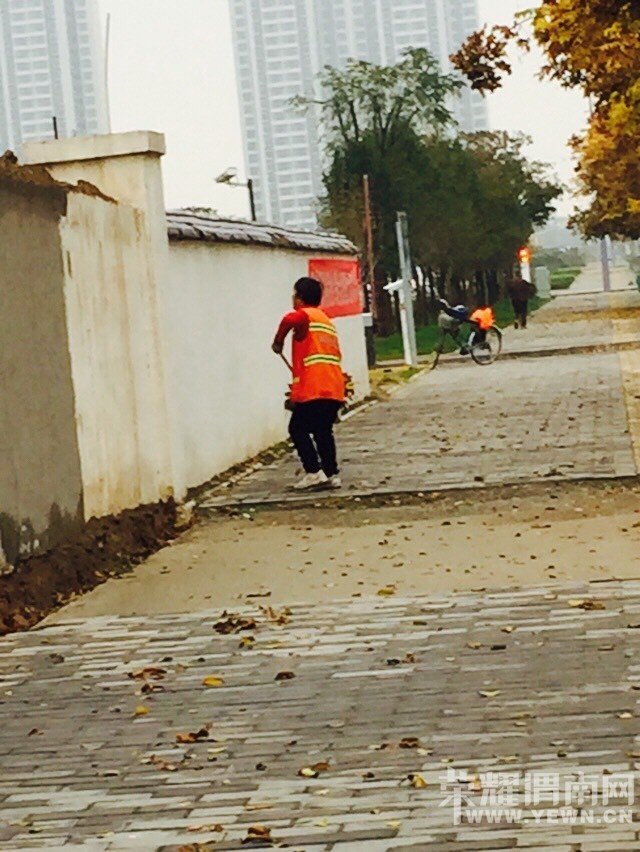 ��������������ſڣ�����һ�����������£���ҿ���������