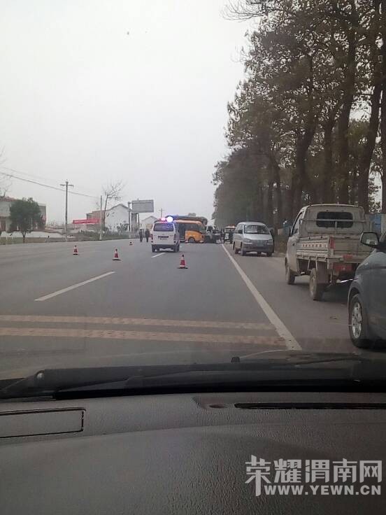 Сʲʮ��·�ڸ�����У��ת����ֱ���Ῠ��ײ���������壡