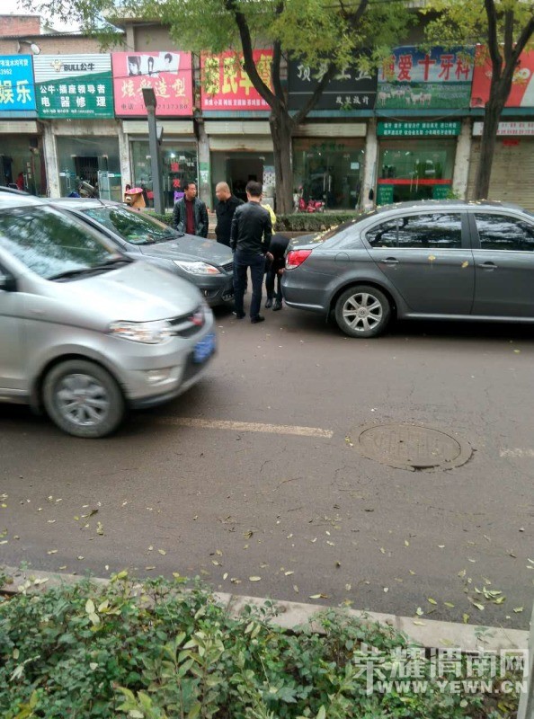 ���·��س��ſڷ���һС�в䣬������û��