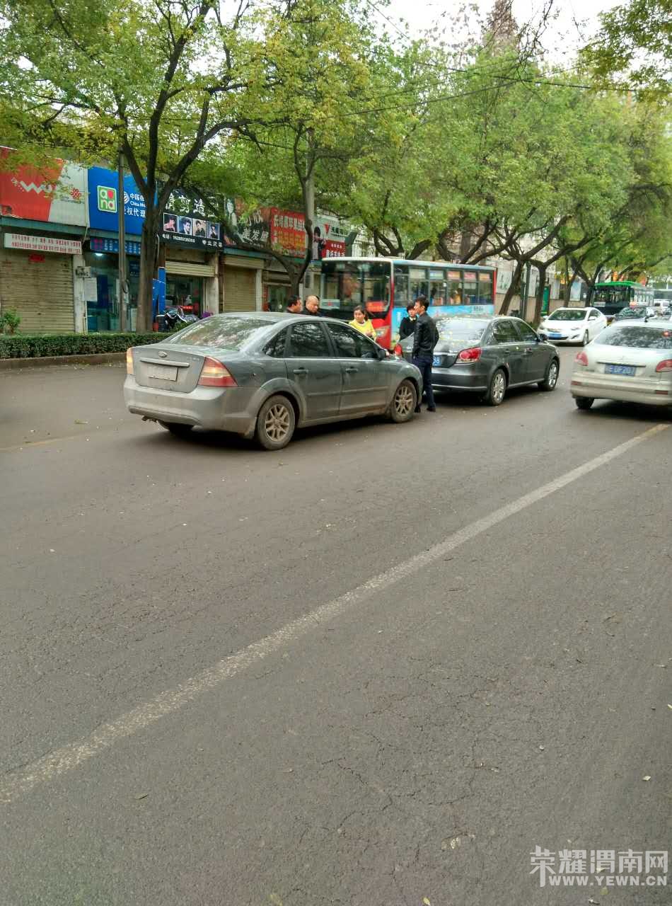 ���·��س��ſڷ���һС�в䣬������û��