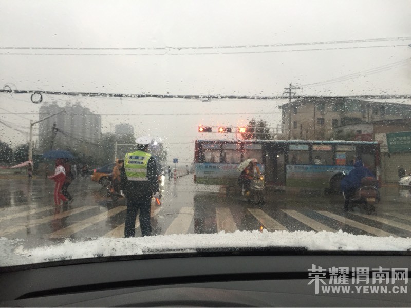 ����ѩ�׷��ꡱ��ѩ��·��������ע�⽻ͨ��ȫ��