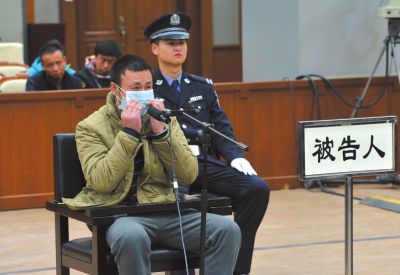 ���ӽ�Ǯ�����������Ů��  23���10�൶(ͼ)