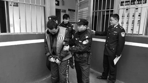 ���������߱�ץ�� �ٸ��ʵ�ǣ��ǿ��Ů��ѧ����