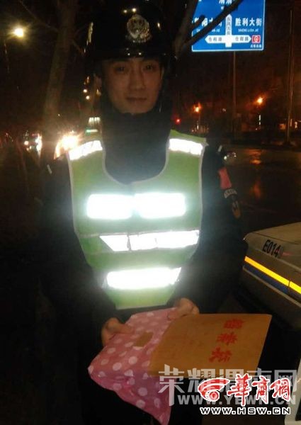 μ��Ů�Ӱѵ������乫���� �������񿪾������һ�