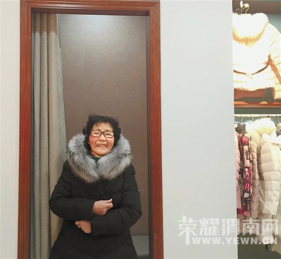 母亲照顾残疾儿子24年 儿子:想让妈妈穿新衣过年 母亲照顾残疾儿子24年 儿子:想让妈妈穿新衣过年