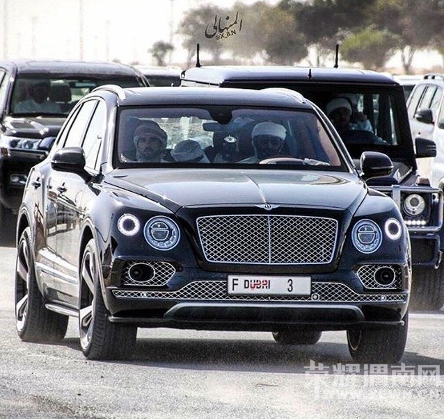 迪拜王子驾宾利出行,车牌比宾利贵