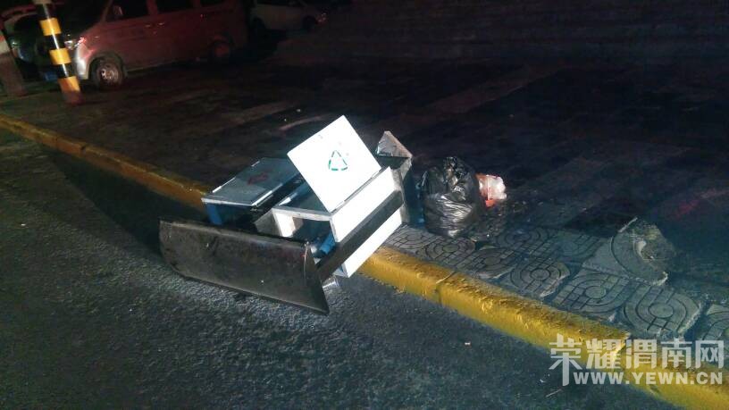 �ϳǽ���ҽҽԺ�ſ����ߣ������䵹�ˣ�����ص�λ����