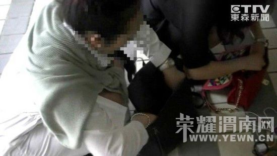 ������½Ů�Ӹ�̨�������� ÿ��ӿ�Լ10��(ͼ)