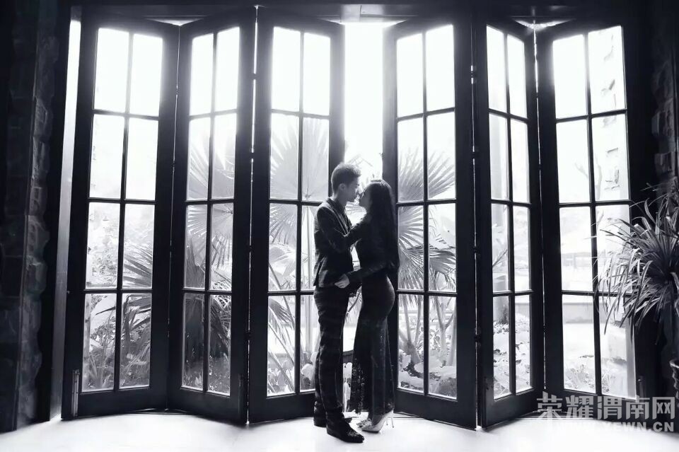 kiss�����¿�Ƭչʾ�����ڣ�Ҭ����ɳ̲�����磬���֣�����������˵Ļ�ɴ�գ�