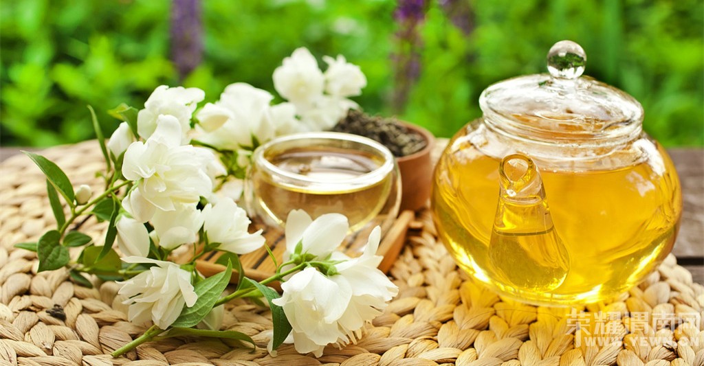 8������һ�½����ɫ�Ҿӵı�����ࡣ�����������أ�