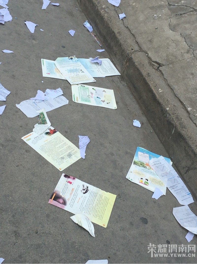 �Ͼ�·��ѧ����ѧ��Ϊ����ף��ҵ������˺����Ƭ��������