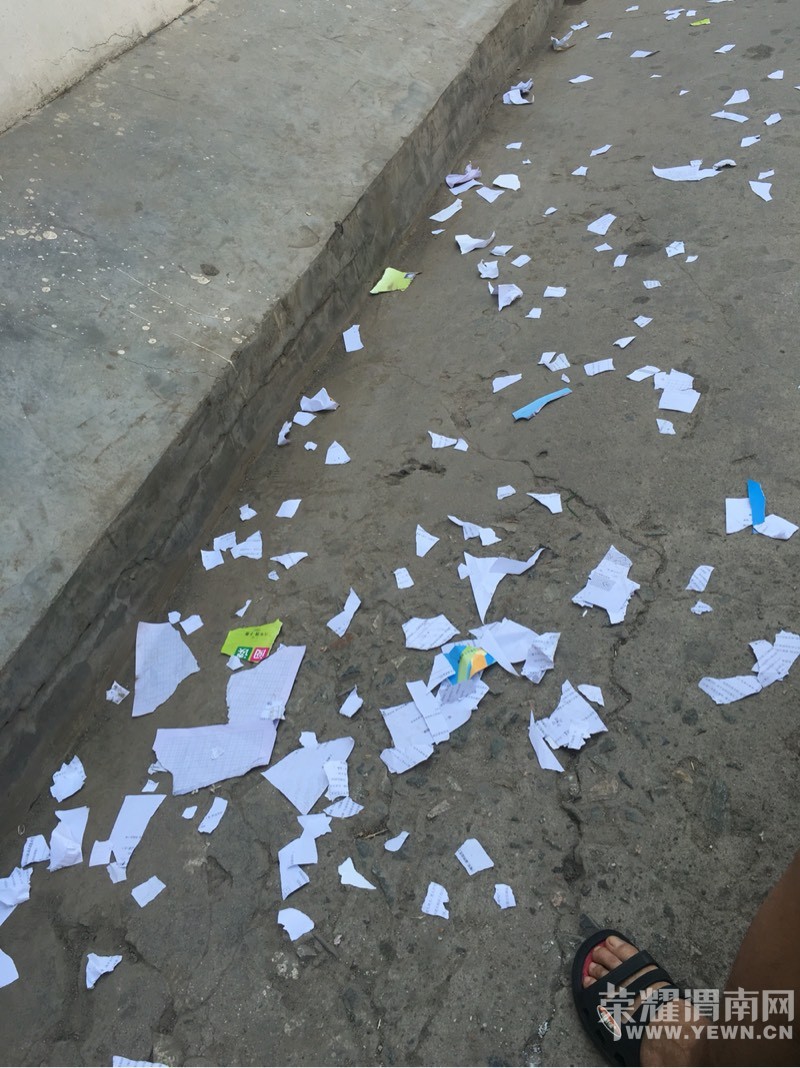 �Ͼ�·��ѧ����ѧ��Ϊ����ף��ҵ������˺����Ƭ��������