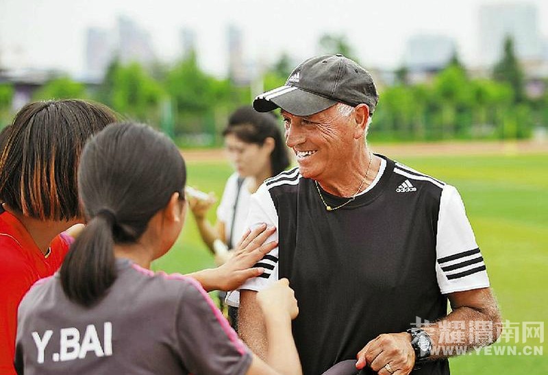 μ�����˸������ ��С��Ա�������� ������ʳ