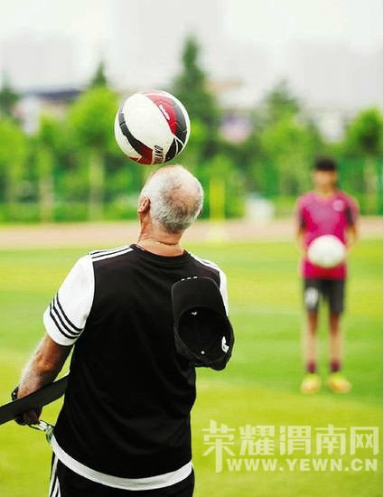 μ�����˸������ ��С��Ա�������� ������ʳ