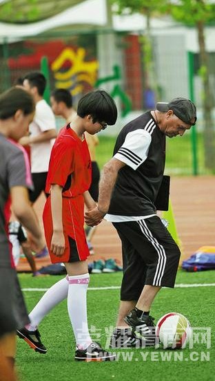 μ�����˸������ ��С��Ա�������� ������ʳ