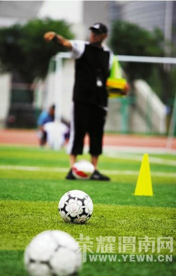 μ�����˸������ ��С��Ա�������� ������ʳ