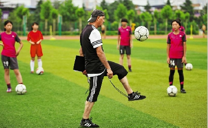 μ�����˸������ ��С��Ա�������� ������ʳ