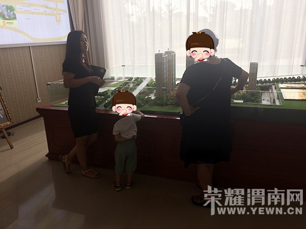 ����ֱ����С���һ�𿴰��ռ�԰�ص��Ǻܻ��㰡������