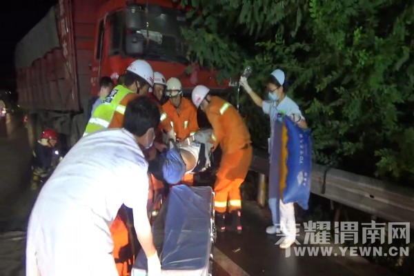 �������Ħ�г�ӭ����ײһ�˱���  μ�������ɹ��ȳ�