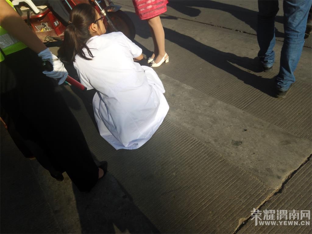 ������ĳ���·�ͳ��ֳ��������ƴ�ү�ﳵ�Ѵ����ײ�ˣ�